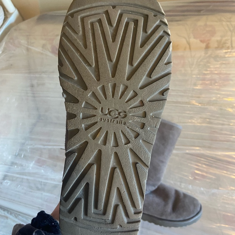 Grey Uggs - image 4